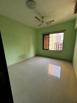 Room in 2 BHK Apartment at Lalani Grandeur, Goregaon East – for Rent