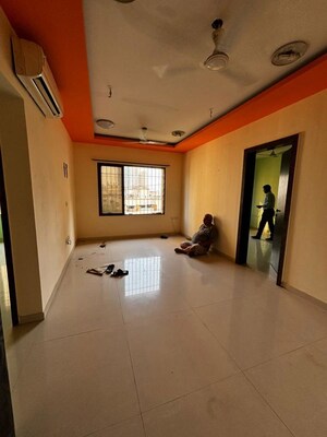 Room in 2 BHK Apartment at Lalani Grandeur, Goregaon East – for Rent