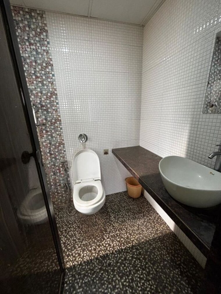 Bathroom, lalani-grandeur 2 Bedroom 645 Sq.Ft. Apartment In Goregaon East Mumbai 10312246