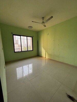 Room in 2 BHK Apartment at Lalani Grandeur, Goregaon East – for Rent