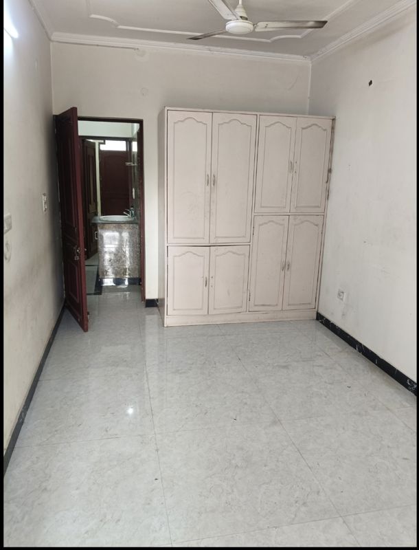 3 BHK Apartment For Rent in Arun Vihar Sector 37