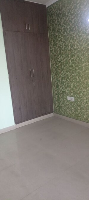 Room in 3.5 BHK Apartment at Gardenia Glory, Sector 46 – for Sale