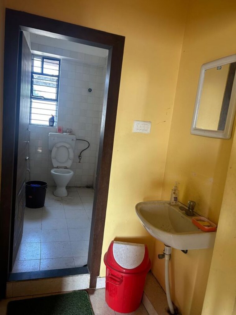 Bathroom, beltola tiniali bus stop 3 Bedroom 1300 Sq.Ft. Builder Floor In Beltola Tiniali Bus Stop Guwahati 10312288