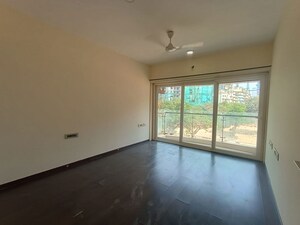 Room in 3 BHK Apartment at RNA Continental, Chembur – for Rent