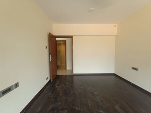 Room in 3 BHK Apartment at RNA Continental, Chembur – for Rent