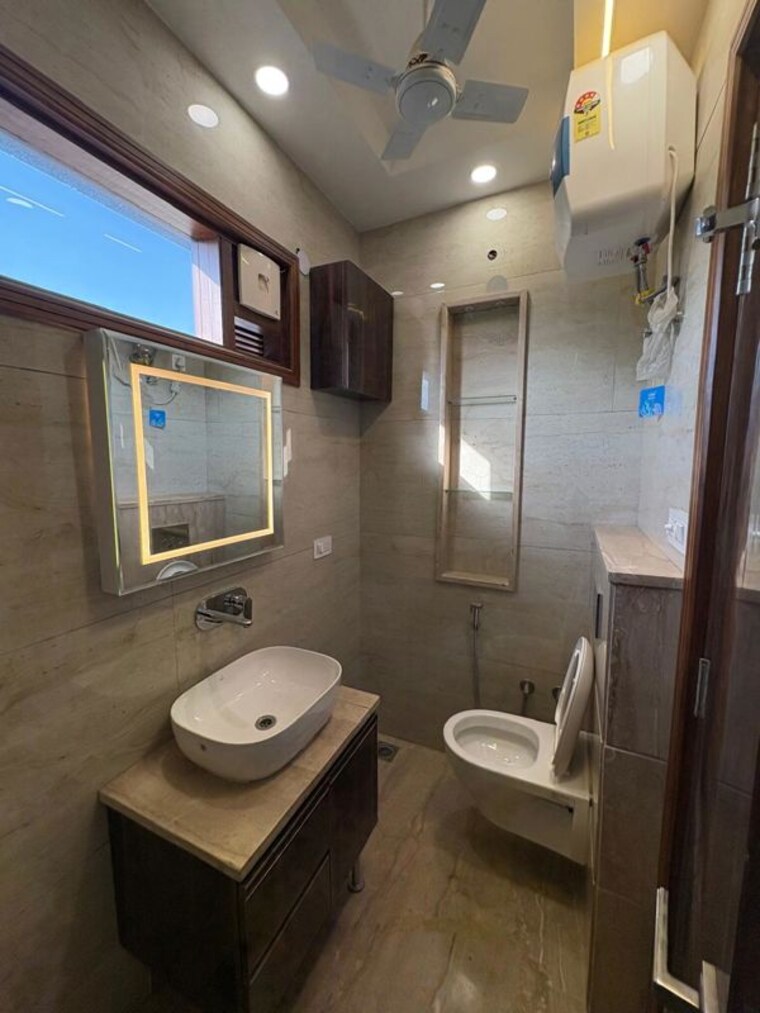Bathroom, kalkaji 2 Bedroom 100 Sq.Yd. Builder Floor In Kalkaji Delhi 10312296