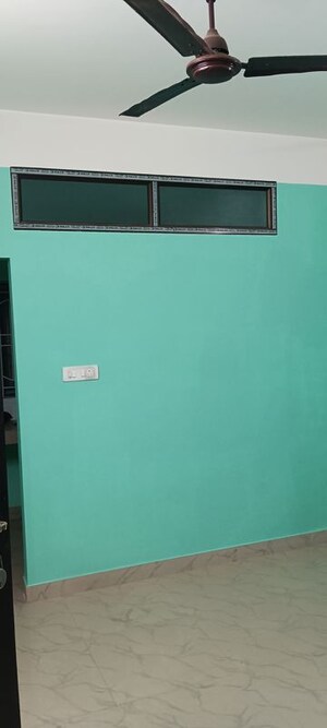 Room in 1 BHK Builder Floor at Six Mile – for Rent