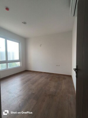 Room in 2 BHK Apartment at Hero Homes Gurgaon, Sector 104 – for Rent