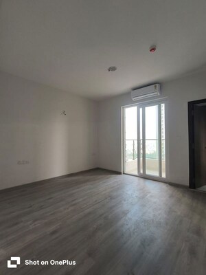 Room in 2 BHK Apartment at Hero Homes Gurgaon, Sector 104 – for Rent