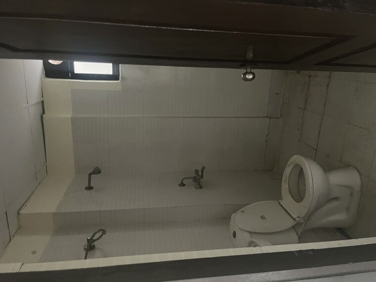 Bathroom, rps-savana 3 Bedroom 1661 Sq.Ft. Apartment In Sector 88 Faridabad 10312352