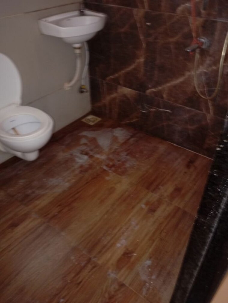 Bathroom, chakala 1.5 Bedroom 490 Sq.Ft. Apartment In Chakala Mumbai 10312361