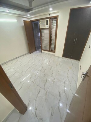 Bathroom in 3 BHK Builder Floor at Mayur Vihar 1 – for Rent