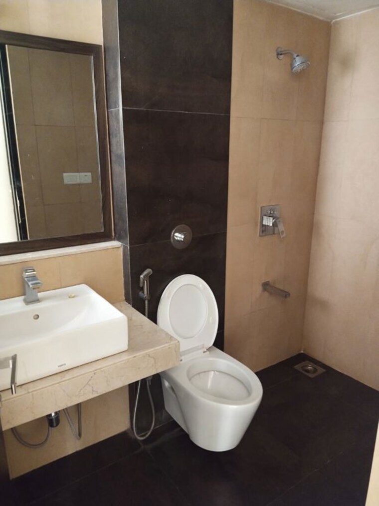 Bathroom, lodha-splendora 2.5 Bedroom 871 Sq.Ft. Apartment In Ghodbunder Road Thane 10312370