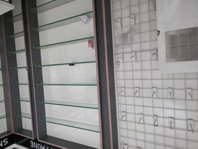 Balcony, kanyakumari-chs-andheri Commercial Shop 500 Sq.Ft. In Andheri East Mumbai 10312379