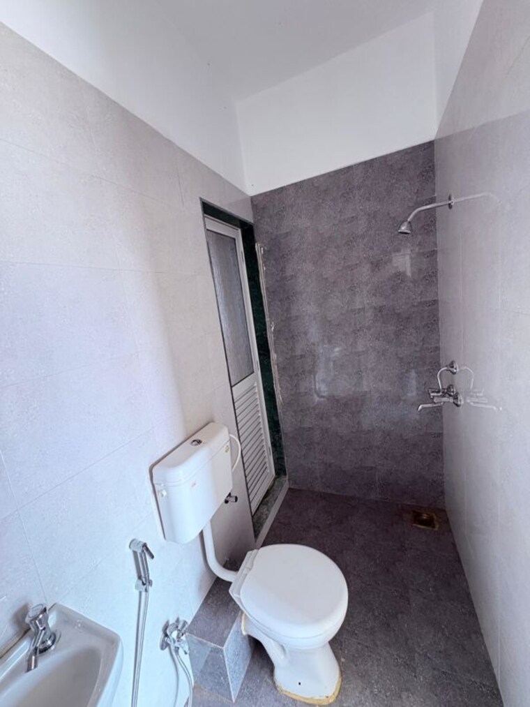 Bathroom, anand-saket-world 2 Bedroom 1000 Sq.Ft. Apartment In Kalyan East Thane 10312443