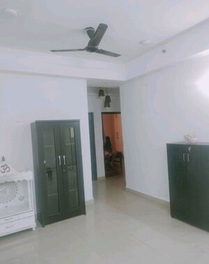 Room in 3 BHK Apartment at Nimbus Express Park View - II, Chi V Greater Noida – for Rent