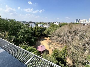 Plot Area in 3 BHK Builder Floor at Sushant Lok I – for Rent