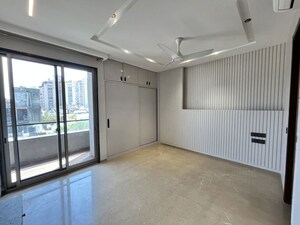 Room in 3 BHK Builder Floor at Sushant Lok I – for Rent