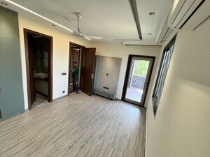 Room in 3 BHK Builder Floor at Sushant Lok I – for Rent