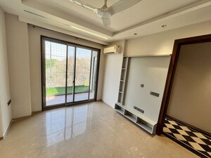 Room in 3 BHK Builder Floor at Sushant Lok I – for Rent