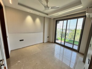 Room in 3 BHK Builder Floor at Sushant Lok I – for Rent