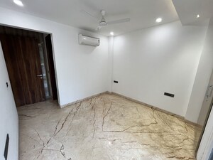 Room in 3 BHK Builder Floor at Sushant Lok I – for Rent