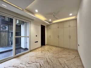 Room in 3 BHK Builder Floor at Sushant Lok I – for Rent