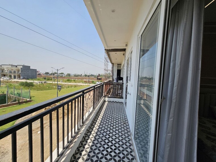Balcony, ambala highway 3 Bedroom 150 Sq.Yd. Apartment In Ambala Highway Zirakpur 10312515