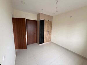 Room in 2.5 BHK Apartment at Kalpataru Residency, Sanath Nagar – for Rent