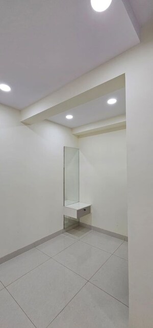 Room in 2.5 BHK Apartment at Kalpataru Residency, Sanath Nagar – for Rent