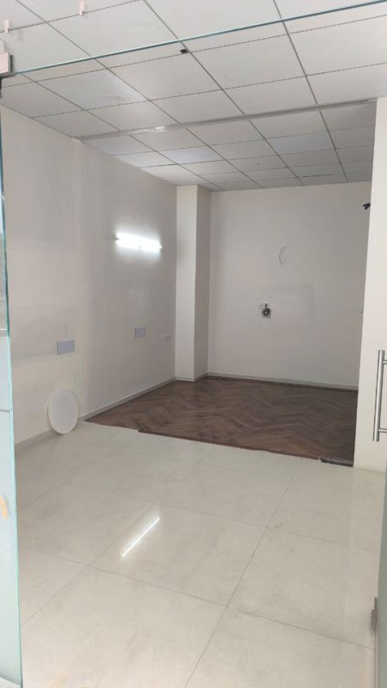 Room, tribute-ultima-business-center Commercial Office Space 534 Sq.Ft. In Kondhwa Budruk Pune 10312528