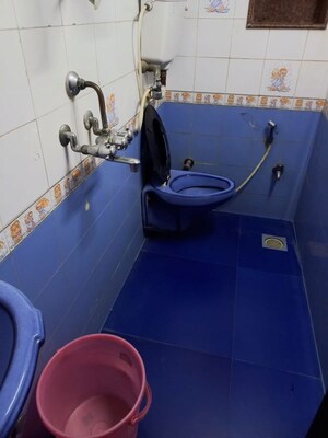 Bathroom in 1.5 BHK Apartment at Andheri West – for Rent