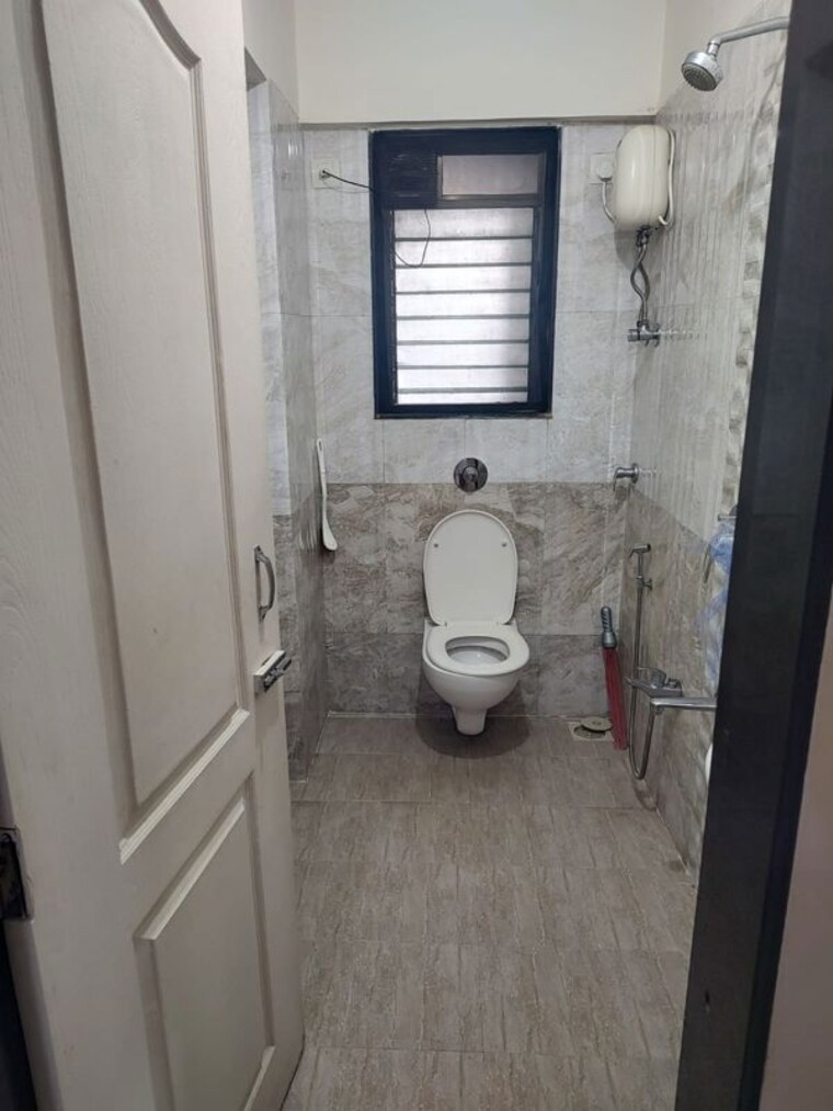 Bathroom, andheri west 1.5 Bedroom 550 Sq.Ft. Apartment In Andheri West Mumbai 10312552