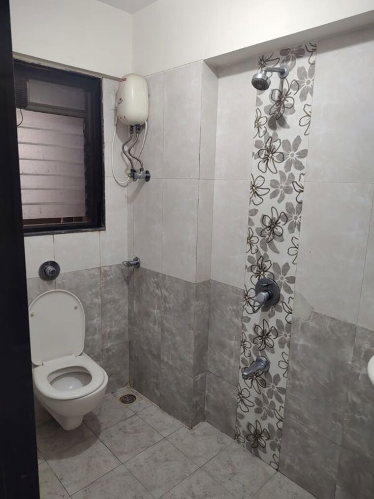 Bathroom, andheri west 1.5 Bedroom 550 Sq.Ft. Apartment In Andheri West Mumbai 10312552