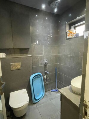 Team Area in 4 BHK Builder Floor at Green Fields Colony – for Rent