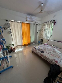 1 RkApartment For Rent in Vile Parle East
