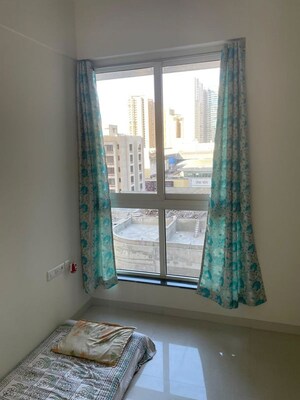 Room in 2 BHK Apartment at Sheth Zuri, Laxmi Nagar – for Rent