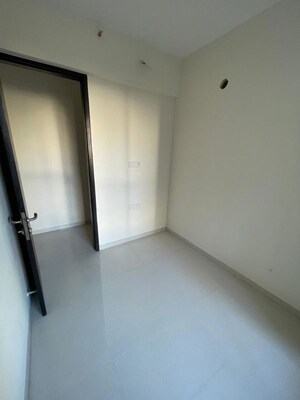 Room in 2 BHK Apartment at Sheth Zuri, Laxmi Nagar – for Rent