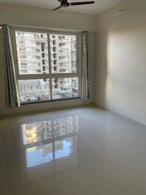 Room in 2 BHK Apartment at Sheth Zuri, Laxmi Nagar – for Rent