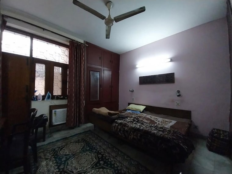 Bedroom, noida central 5 Bedroom 186 Sq.Yd. Independent House In Noida Central Noida 10285323