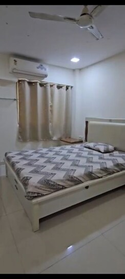 2 BHK Apartment For Rent in Vile Parle West
