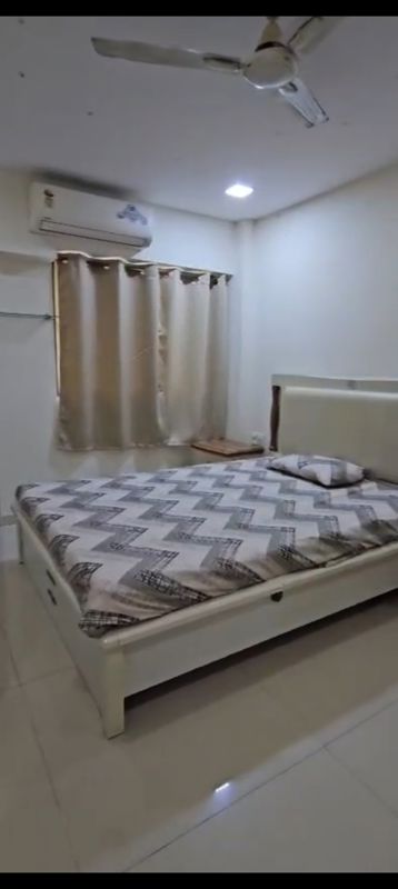 2 BHK Apartment For Rent in Vile Parle West