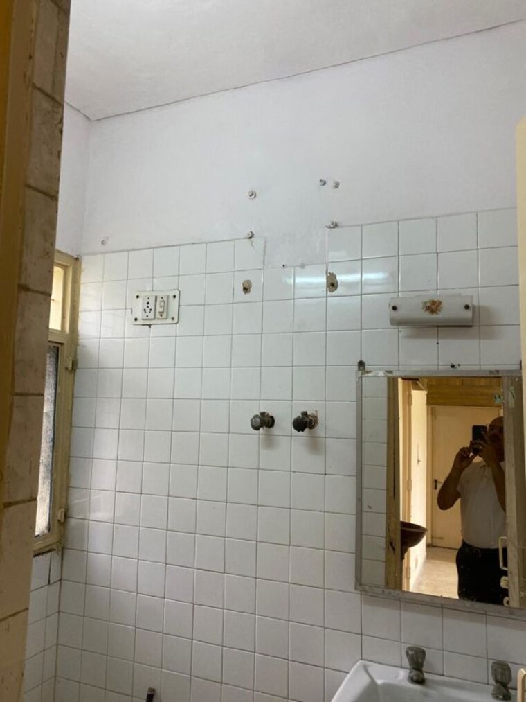 Bathroom, patparganj 2 Bedroom 850 Sq.Ft. Apartment In Patparganj Delhi 10312787