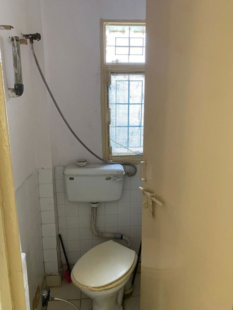 Bathroom, patparganj 2 Bedroom 850 Sq.Ft. Apartment In Patparganj Delhi 10312787