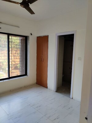 Room in 2 BHK Apartment at Garden View Apartment, Goregaon East – for Rent