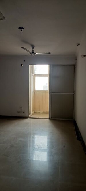 Room in 2.5 BHK Apartment at Assotech The Canopy, Sain Vihar – for Rent