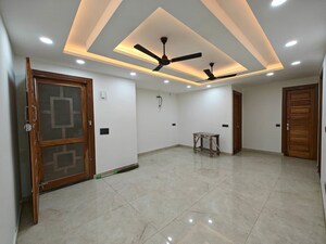 Room in 3 BHK Builder Floor at Emaar Emerald Hills Phase 2, Sector 65 – for Sale