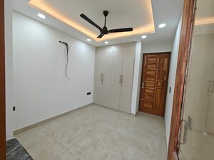 Room in 3 BHK Builder Floor at Emaar Emerald Hills Phase 2, Sector 65 – for Sale