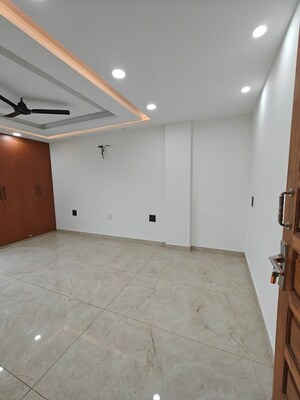 Room in 3 BHK Builder Floor at Emaar Emerald Hills Phase 2, Sector 65 – for Sale