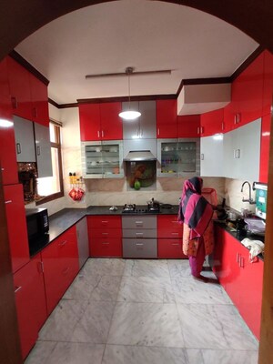 Bedroom in 4 BHK Apartment at Doordarshan Apartment, Sector 45 – for Rent